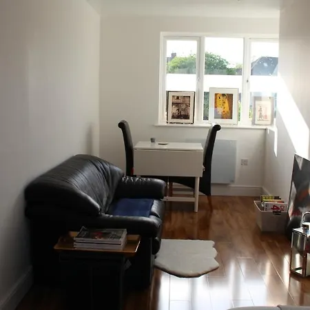 Apartment Self-contained Own Entrance Split Level With Parking