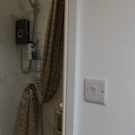 شقة Self-contained Own Entrance Split Level With Parking *