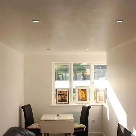 شقة Self-contained Own Entrance Split Level With Parking *